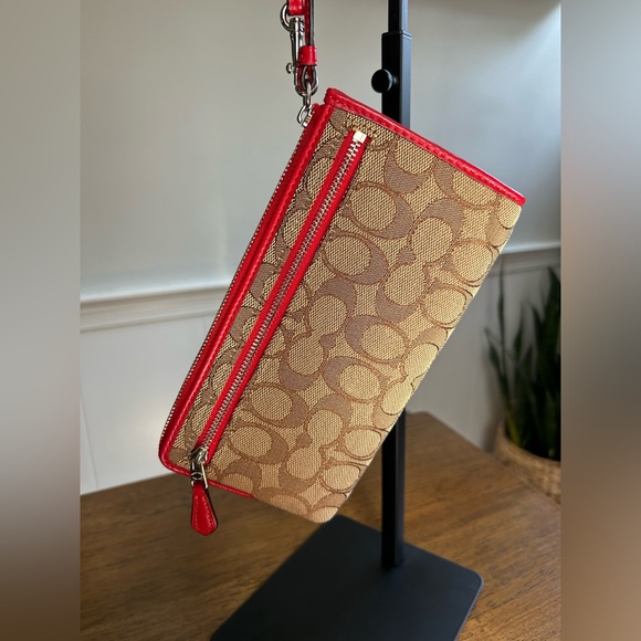 COACH - Zippy Wallet In Signature “C” Fabric - Picture 2 of 6